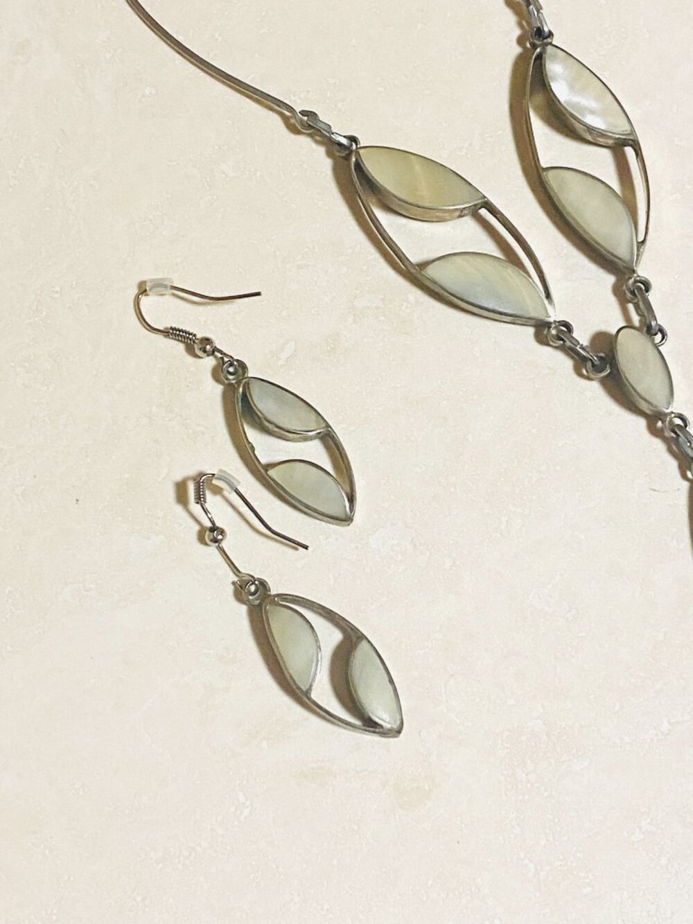 3/$10, Imitation Mother of Pearl Jewelry Set, Necklace, Earrings, Bracelet - Picture 3 of 8